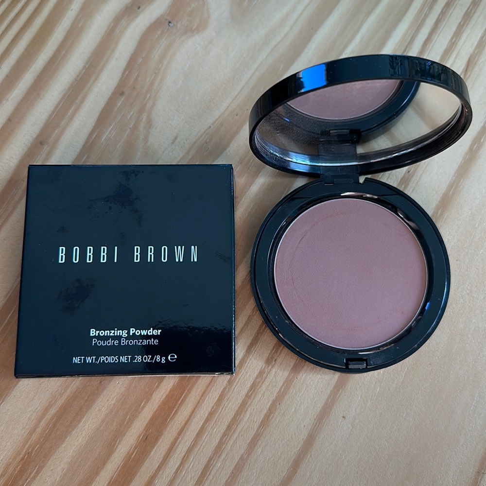 Bobbi Brown Bronzing Powder in shade Medium in box
